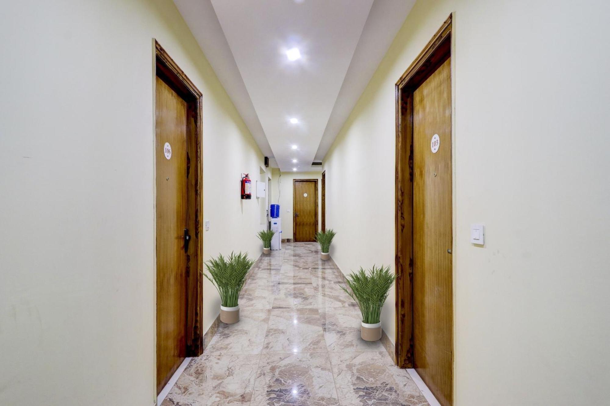 Super Capital O Crestwood Inn Dehradun Eksteriør bilde